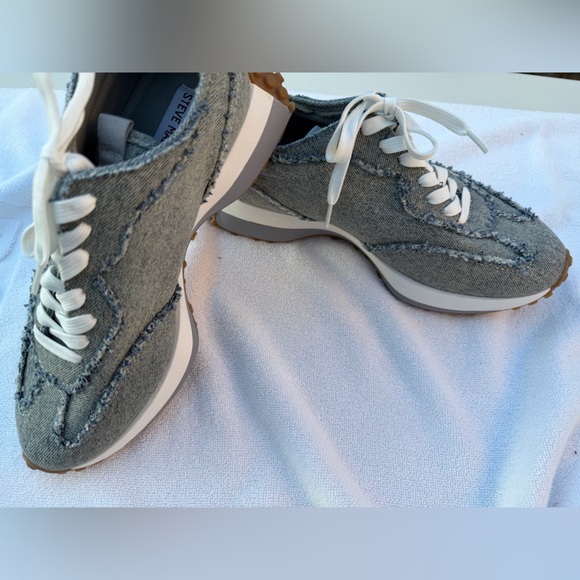 Steve Madden Denim Campo Textured Sneakers - Picture 4 of 8